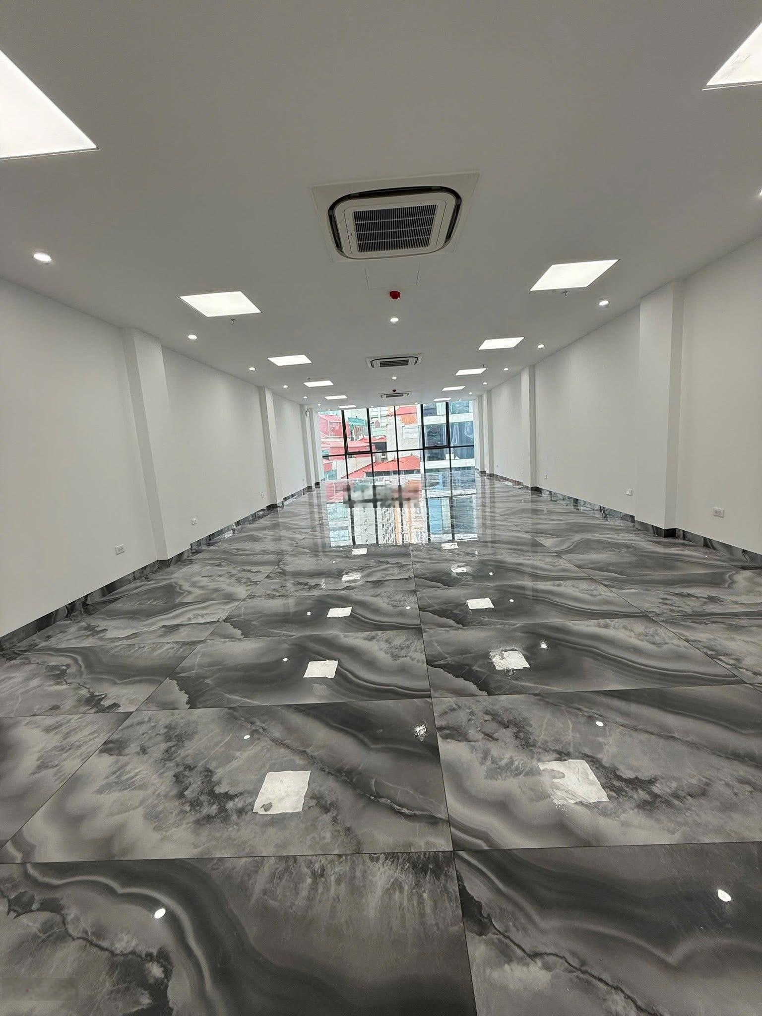 Siêu phẩm Building Chùa Láng hot nhất Đống Đa mặt tiền quyền lực, kinh doanh đa lĩnh vực 112m2 115t