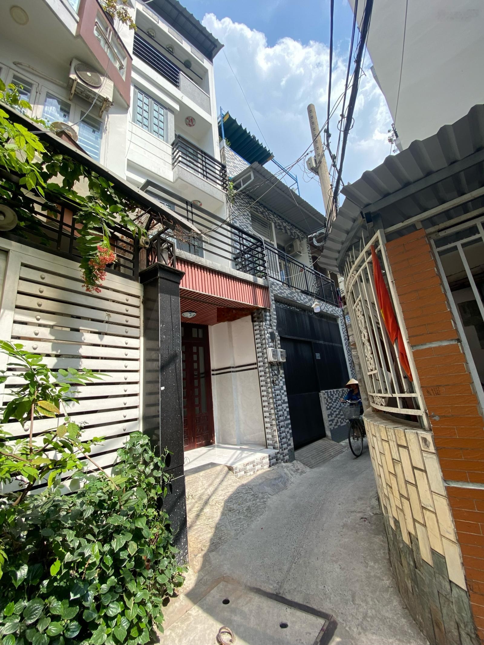 Thích quảng đức-phú nhuận-6,95tỷ-33m2-4 tầng -5pn-sát mặt tiền-tặng 9m đát