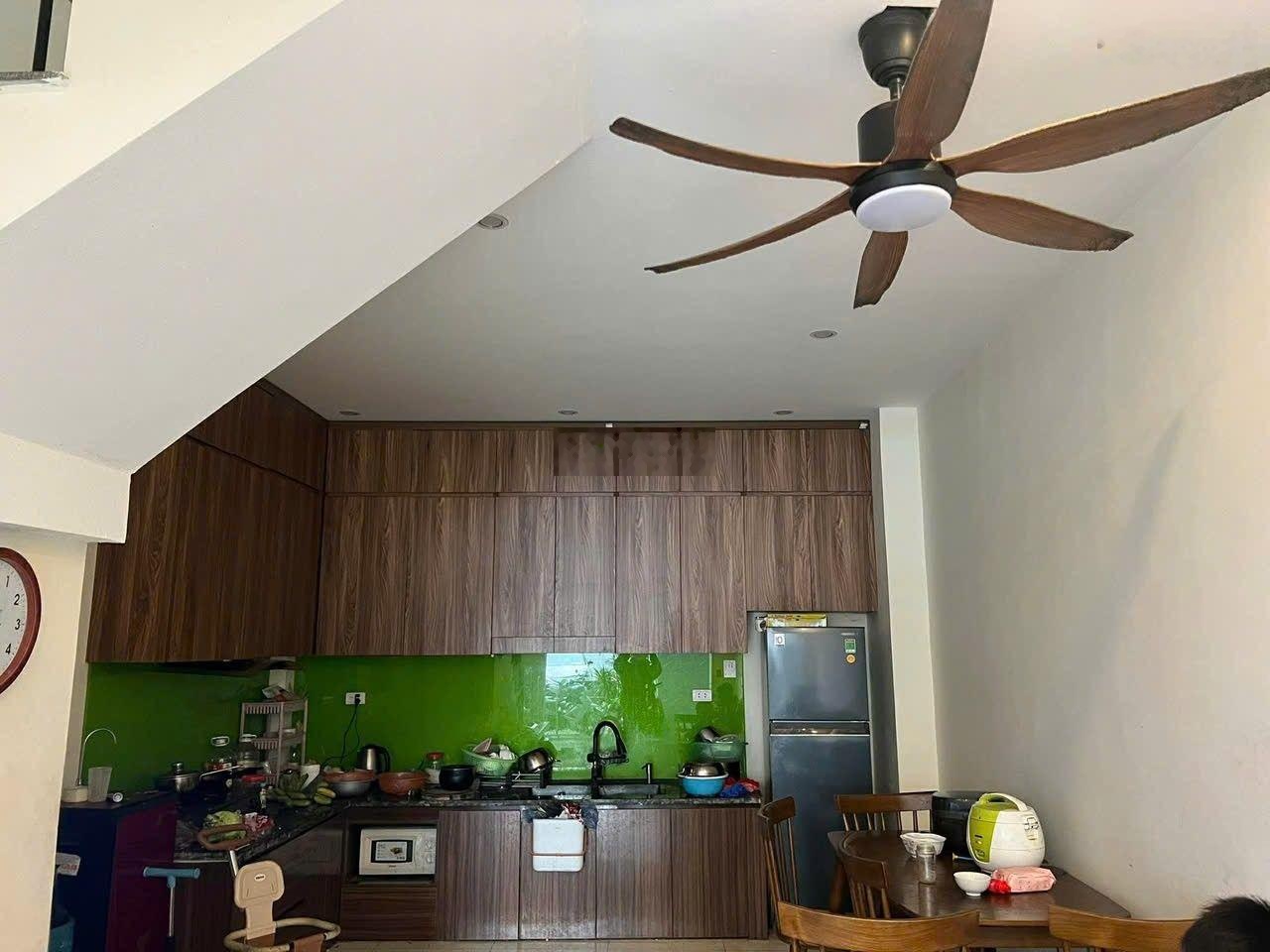 A trai e có căn nhà 3 tầng phương trạch cần bán .đường thông oto qua đất giá nhỉnh 5tỷ