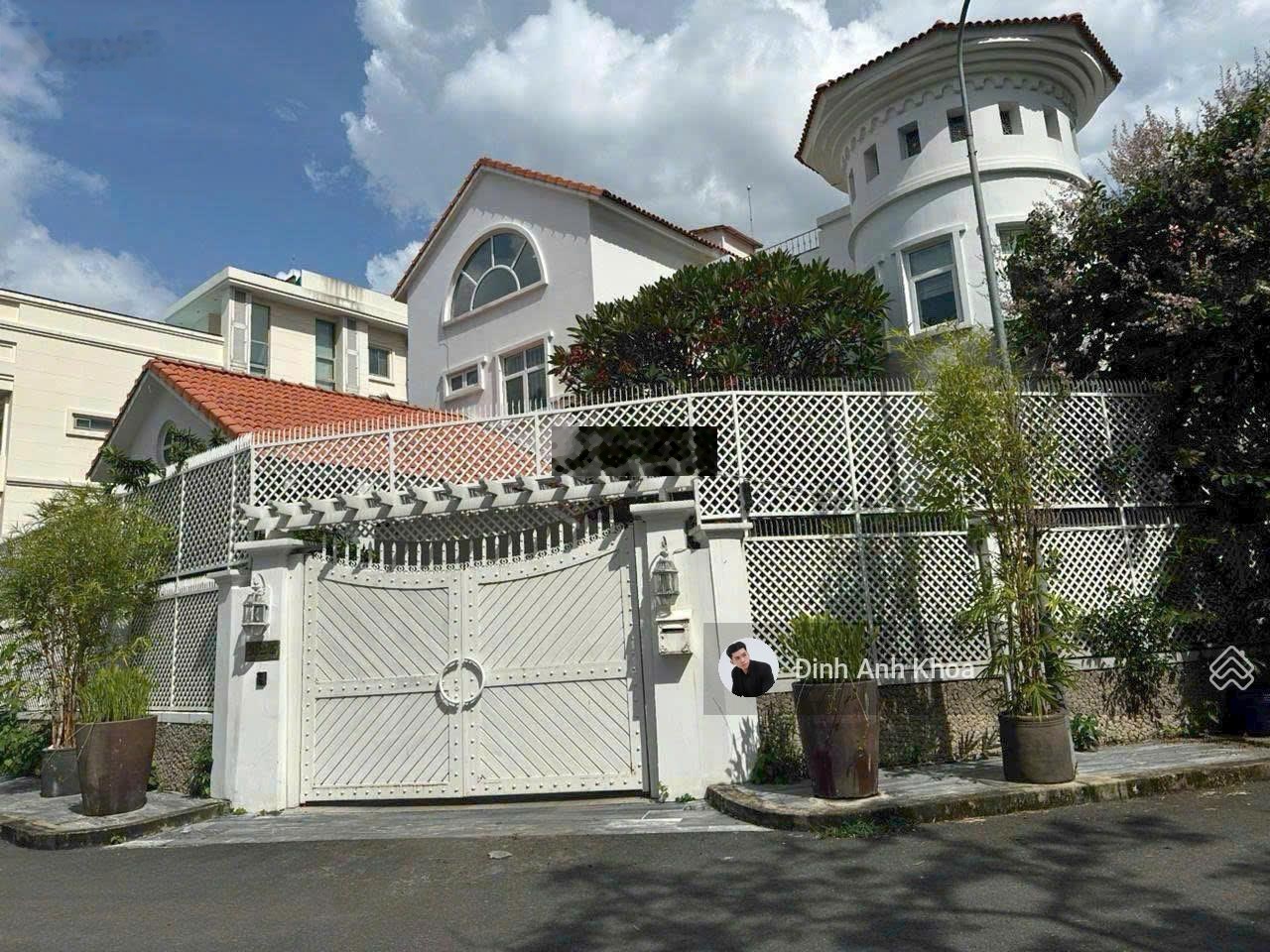 Biệt thự Giảm 7 Tỷ | Góc 2MT Nguyễn Văn Hưởng Thảo Điền | 30m x 25m = 524m² | Giá 123 Tỷ