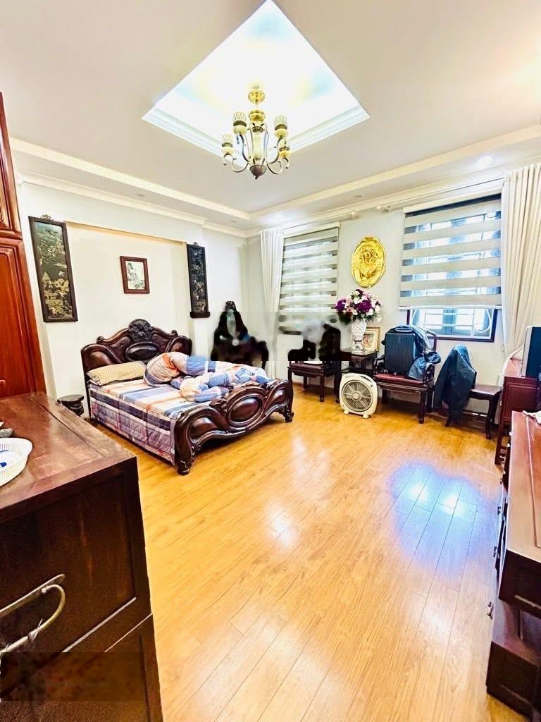 Mót bán Trần Duy Hưng tt Cầu Giấy. 52m2 x 6T th.máy Full NT, 2 nhà ra mặt phố. Thông tứ tung. Ở Vip