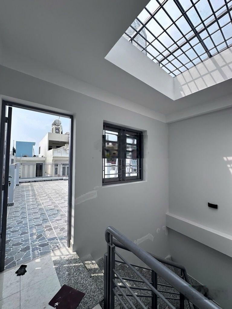 Nhà 5 tầng mới ở ngay - sát mt trương phước phan - q6-h6m thông-shr