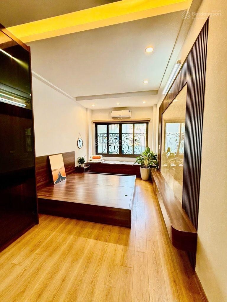 Bán nhà ngay quận ủy hoàng mai - ô tô trong nhà - ngõ nông - nhà đẹp diện tích 38m2 5 tầng giá tố