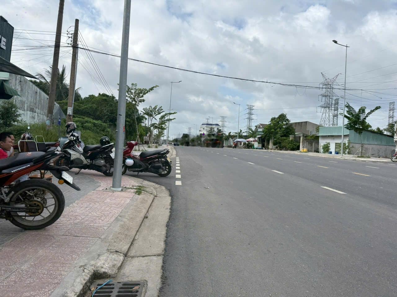 Bán nhanh lô đất biệt thự khu kiến tạo lô góc 2 mặt tiền cách biển đúng 200m giá tốt chỉ 150tr/m2