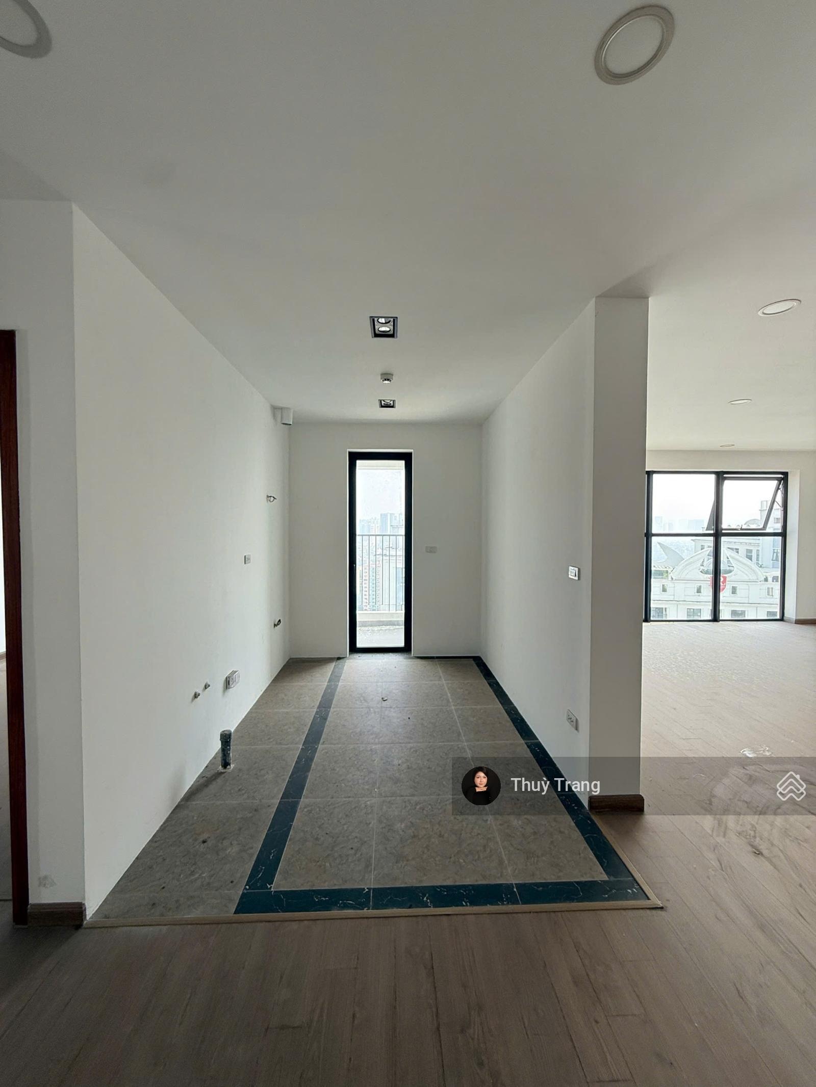 Bán căn hộ 3PN 2WC, 135m2, giá tốt trong tầm diện tích tại Iris Garden Mỹ Đình. LH 0868678694