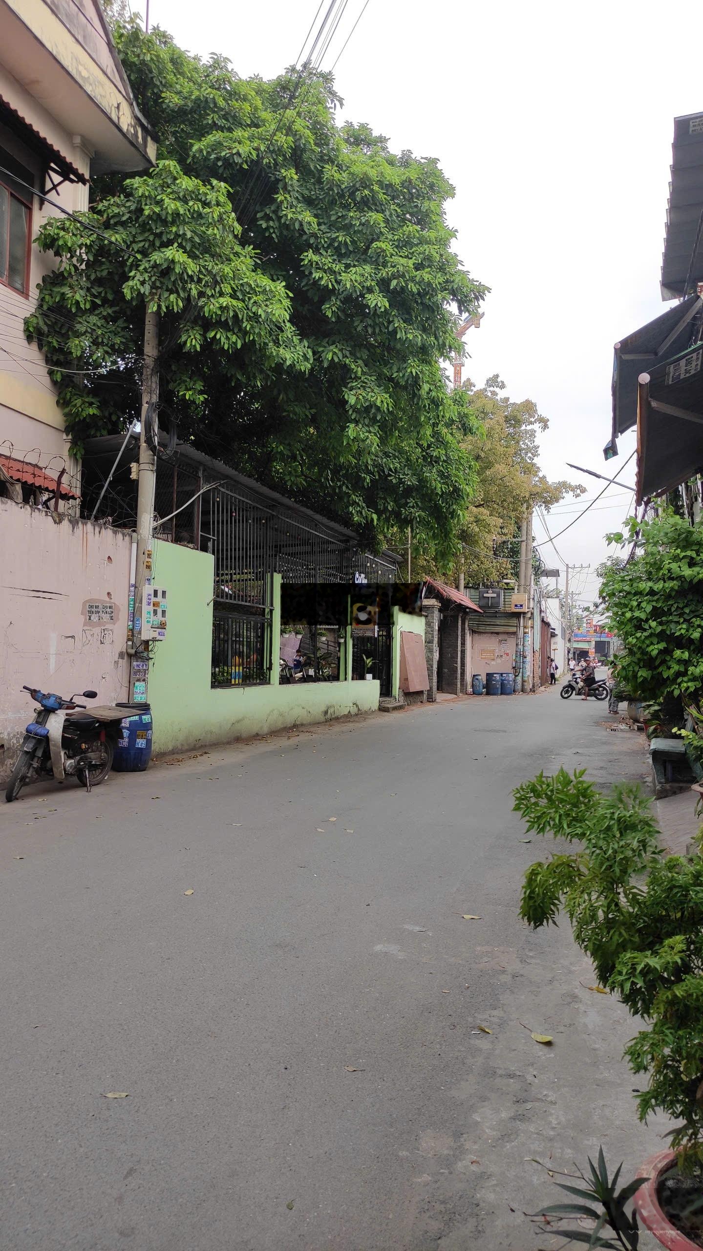 NHÀ ĐẸP 3 TẦNG- Đường 8m- Nhỉnh 5tỷ- gần Vincom Dĩ An