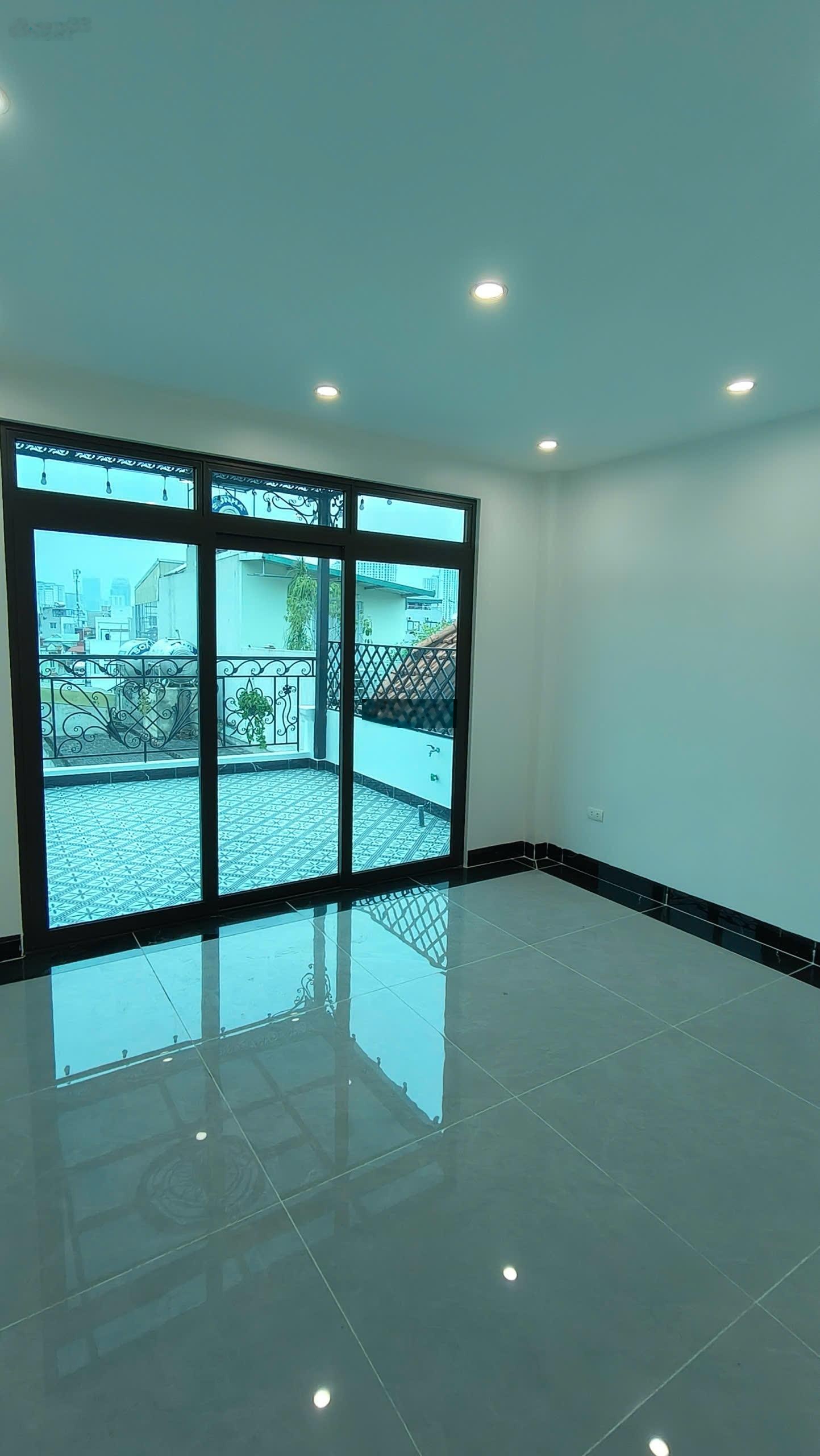 Bán Liền kề 6PN, 5WC, 50m2, 18 tỷ giá siêu hời ở Hoàng Văn Thái, Khương Mai, Thanh Xuân, HN