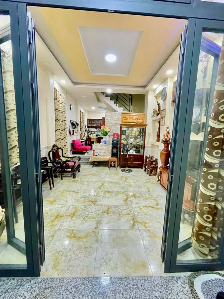 Bán nhà 2 lầu sân thượng tại phường 5, Quận 8, giá 4.8 tỷ