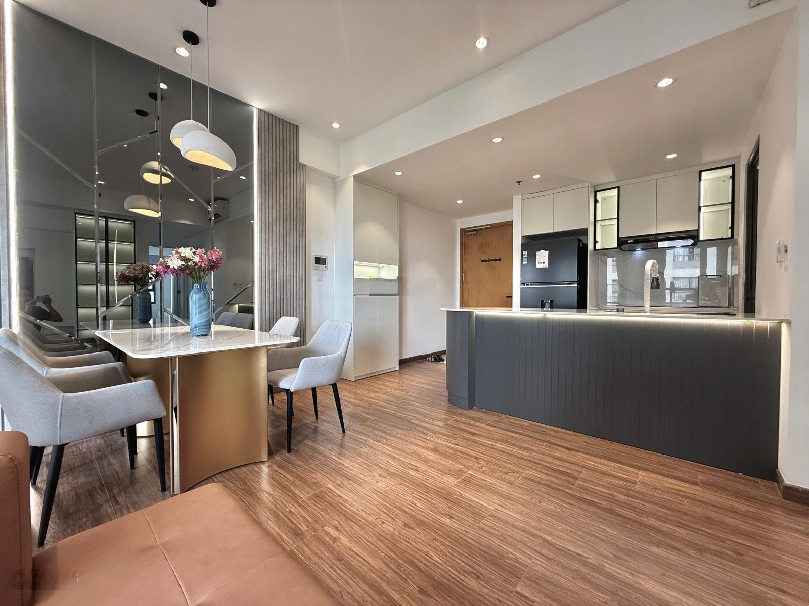 Bán căn góc tại tháp 2 - giá 7 tỷ 750 - diện tích: 77m2 - view thành phố