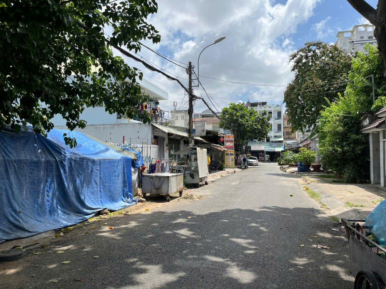 Bán đất xây biệt thự, ngay chợ Bà Hom cũ, đối diện BV Quốc Ánh