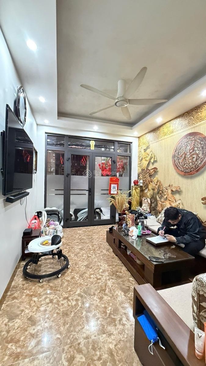 Bán nhà phố Tôn Thất Tùng, ngõ nông xe ba gác vài bước ra ô tô, sát ĐH Y, dân xây, ở ngay, 38m2x5T