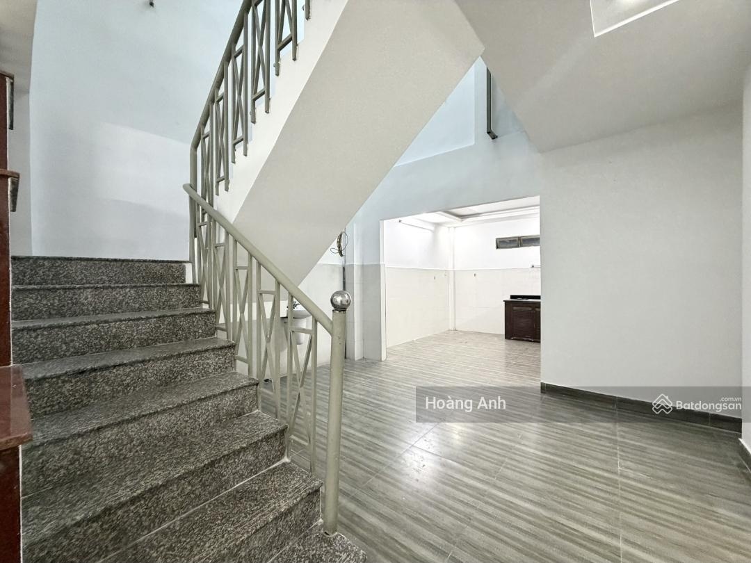 Hẻm xe hơi nhà 2 tầng - dt 90m2- ngang nhà lớn 4,7m