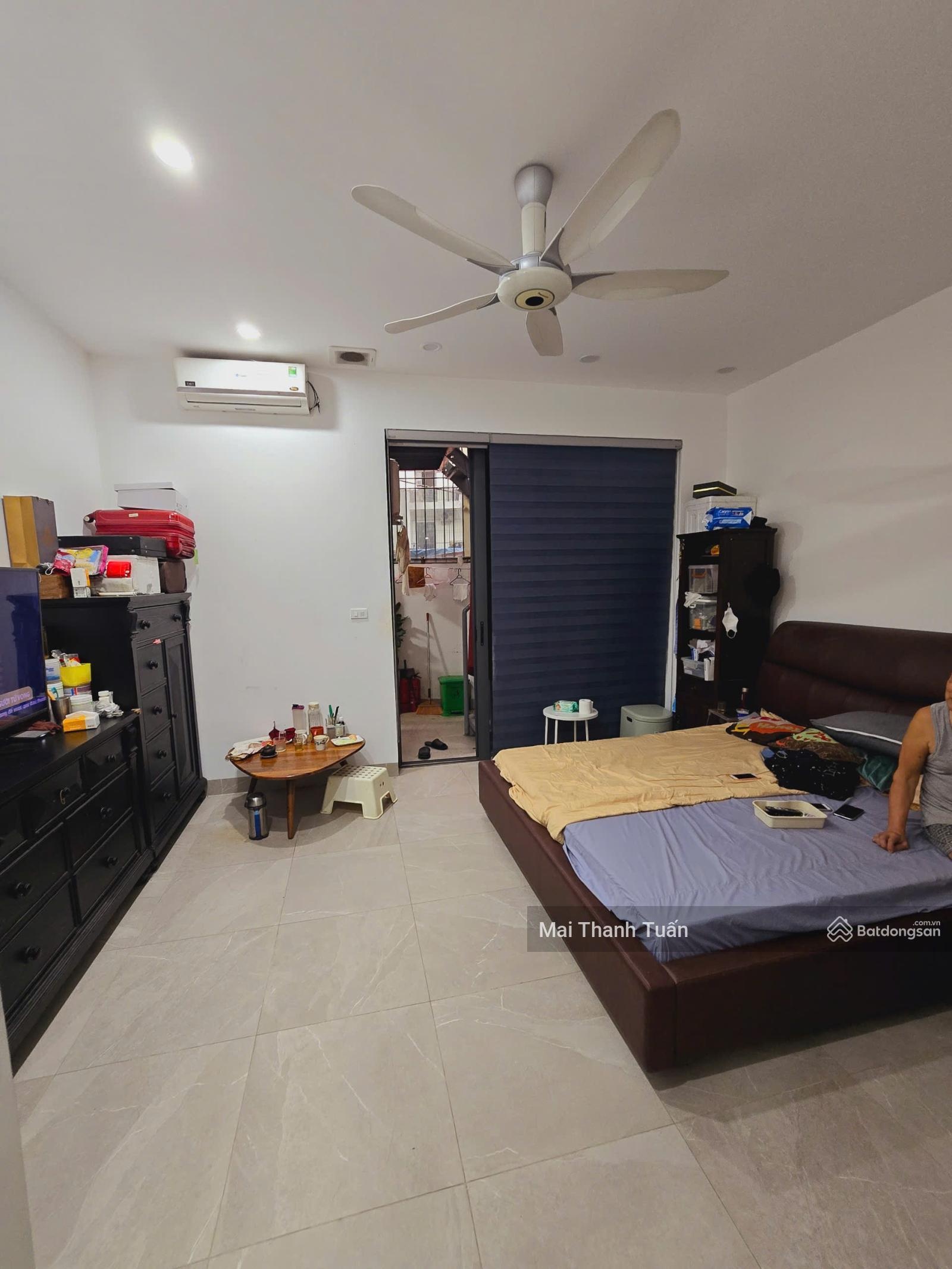 "gấp!bán đất tặng nhà,lô góc,3tầng,ngõ thông,oto đỗ cửa,dt:45m,mt:4.5m,6.7ty