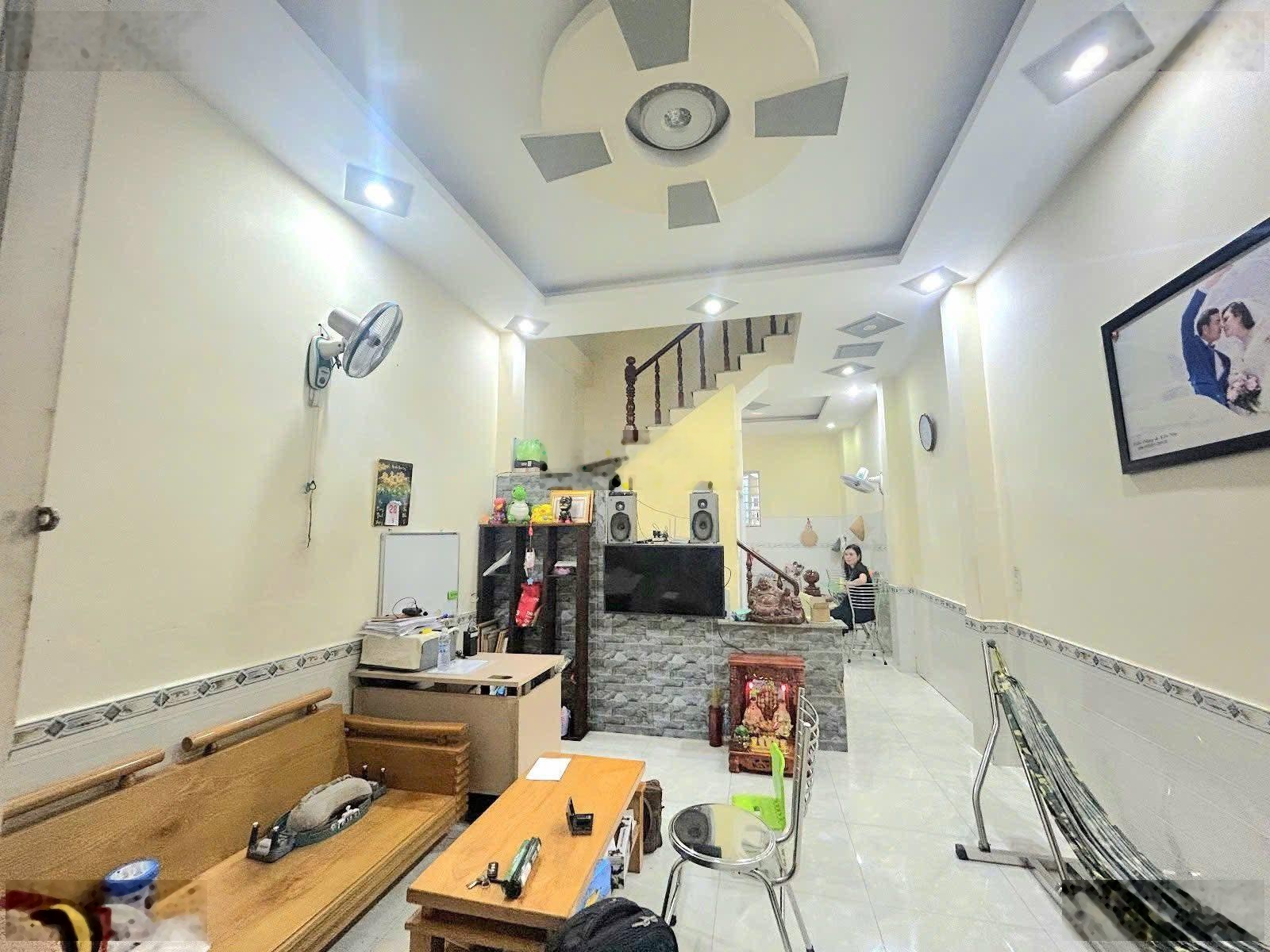 rẻ nhất khu vực , nhà lầu trệt ngay trung tâm thành phố