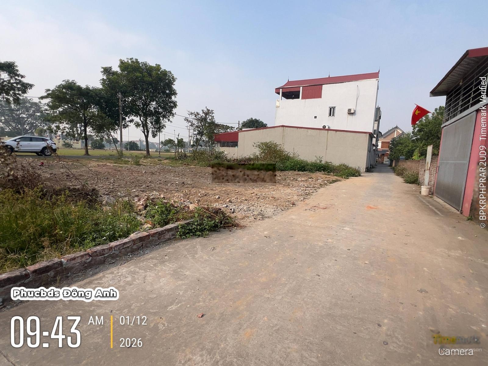 Hàng ngủ quên. Đất đấu giá 2 mặt đường kinh doanh. View sân bóng THƯ LÂM - ĐÔNG ANH