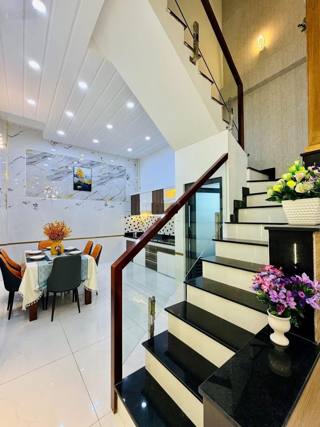 Cuối năm chủ kẹt tiền cần bán nhà Võ Oanh.Giá 4ty9.DT 59m2(4,5x13,1) hẻm oto