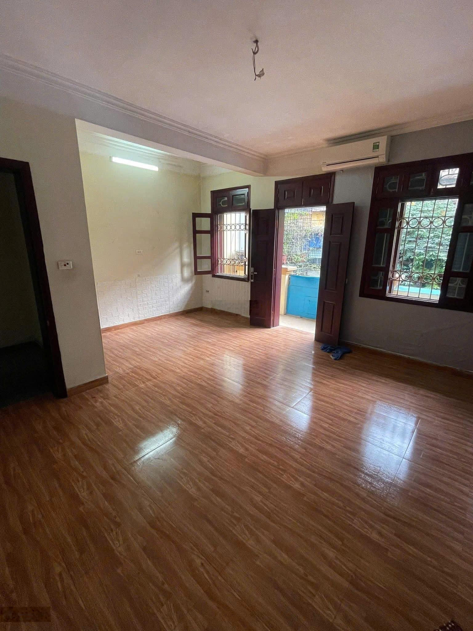 Cần thanh lý trước Tết - Giá hạ còn 3 tỷ 350 - Cần bán gấp căn nhà Lý Thái Tổ - Quận 3 - SHR