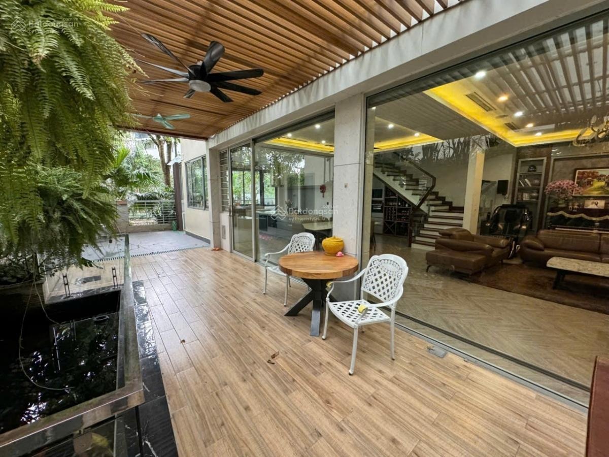 Chính chủ bán GẤP Biệt thự Dịch Vọng, Cầu Giấy 236m2 4tầng MT 30m ô góc, thang máy, giá tốt 86 tỷ