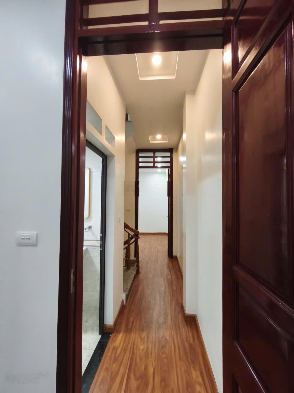 Hữu lê - hữu hòa - thanh trì - lô góc, 7 chỗ qua nhà, giá: 7.9 tỷ, s: 40m²x4 tầng, 4 phòng ngủ