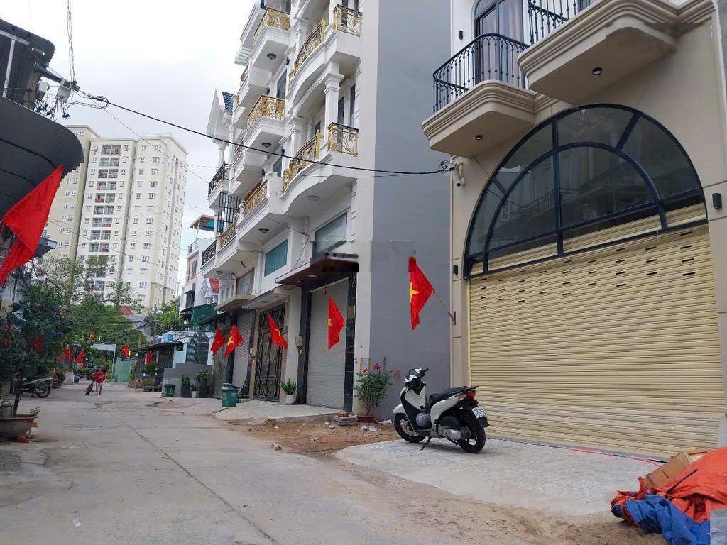 Tòa nhà chdv 6 tầng có hầm pccc chuẩn trần thị hè q12 dòng tiền 52tr/tháng