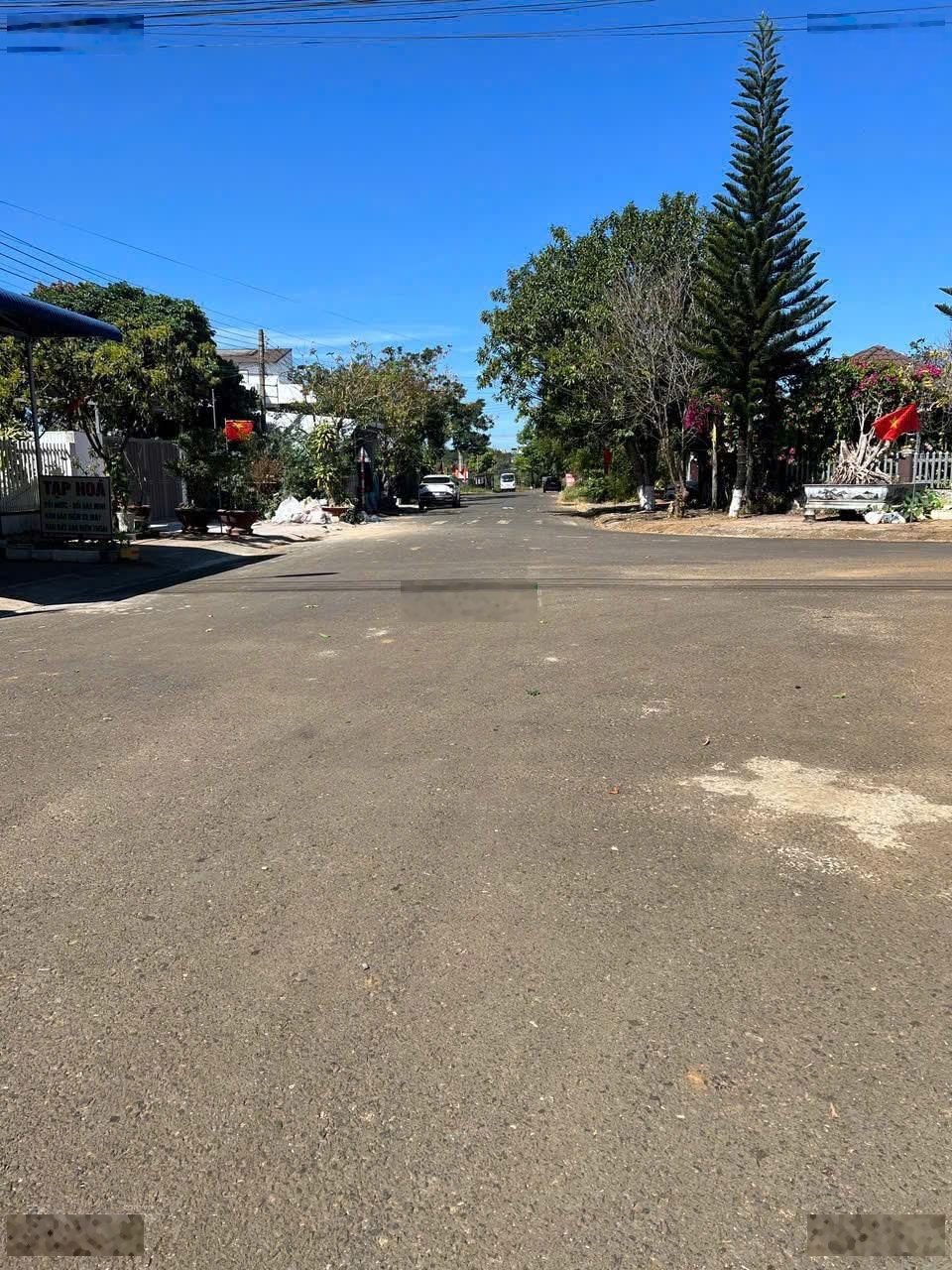 Bán đất khu Đông hồ Nam phương- Phạm Ngọc Thạch Bảo Lộc