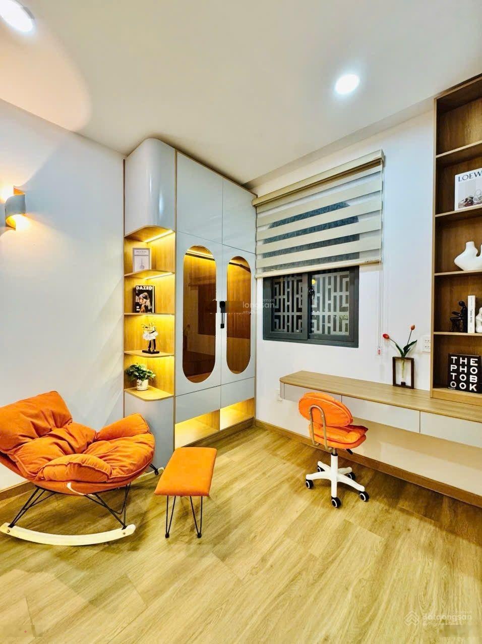 Bán nhà quốc lộ 13, phường 26, Bình Thạnh, 3 tầng BTCT, sát hẻm xe tải, giá iu thương 5,98 tỷ TL