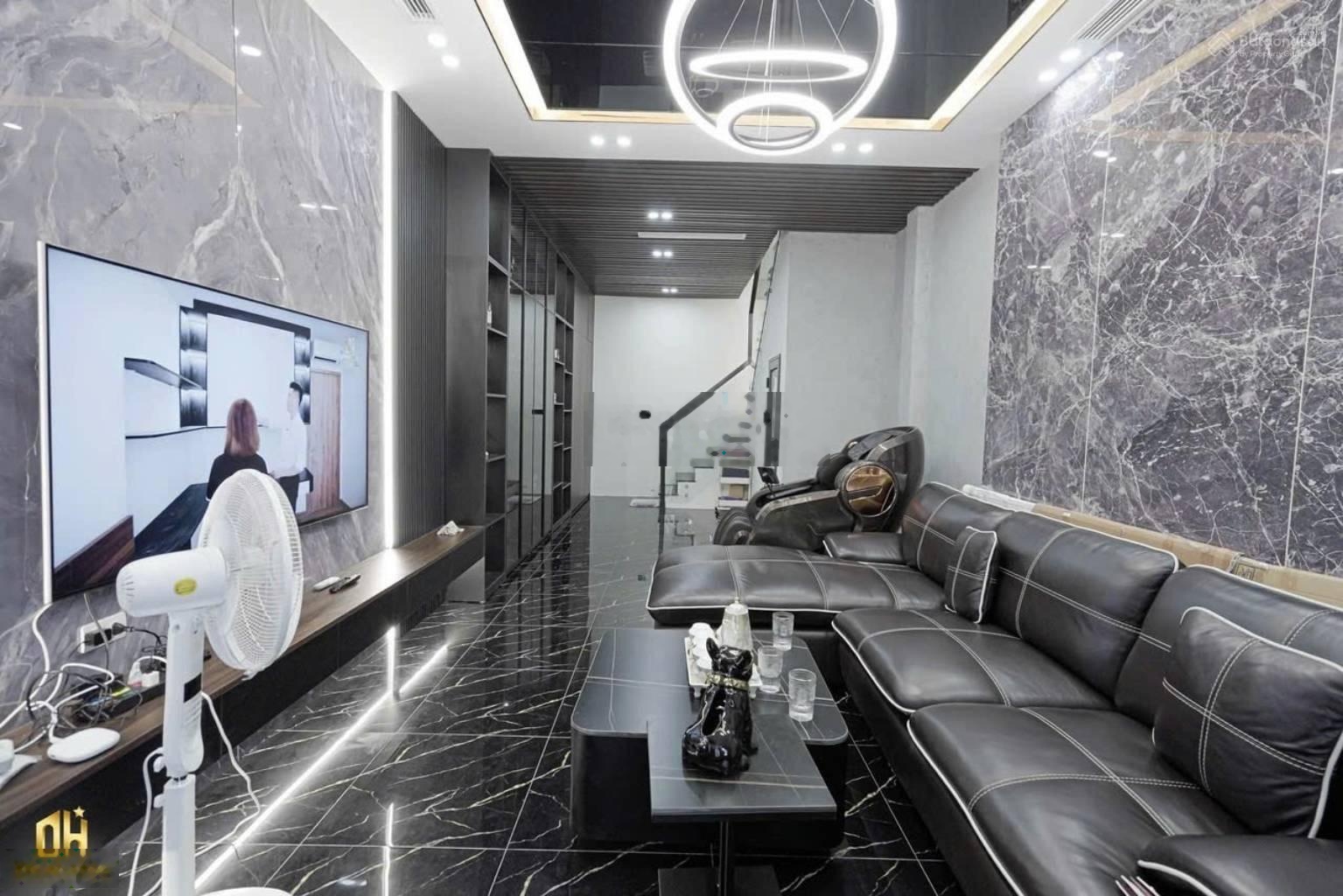 Bán nhà Nguyễn Chính-Hoàng Mai. 6 tầng. 10,2 tỷ. Gara ô tô.