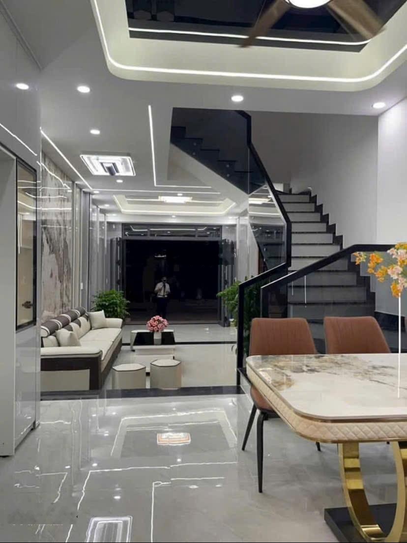 Bán nhà đường trước nhà hơn 6m. Tản Đà - P11 - Quận 5. DT 68,4m2/2tỷ850 gần bên đại học Y Dược