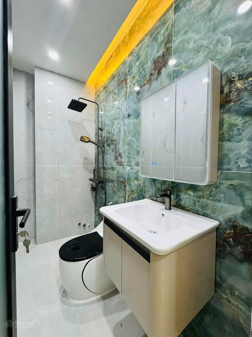 Nhà mới giá tốt nằm ngay đỗ tấn phong, p.9, q.phú nhuận, 3 tỷ 15o, 81,84m2, hđ thuê 33tr/th, shr.