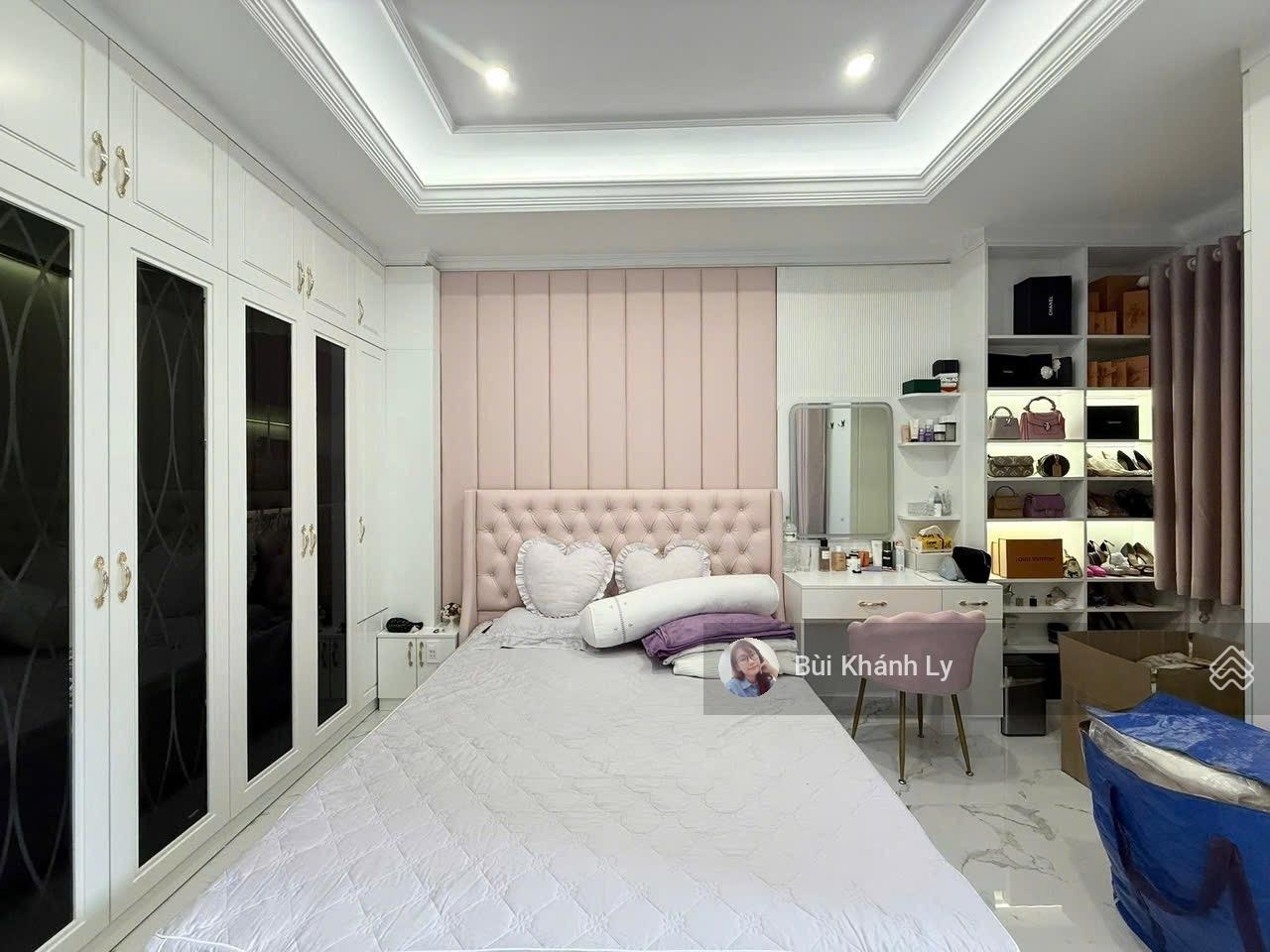 Phú nhuận hẻm xe hơi sát mặt tiền huỳnh văn bánh (5,2 x 10)m gần quận 3