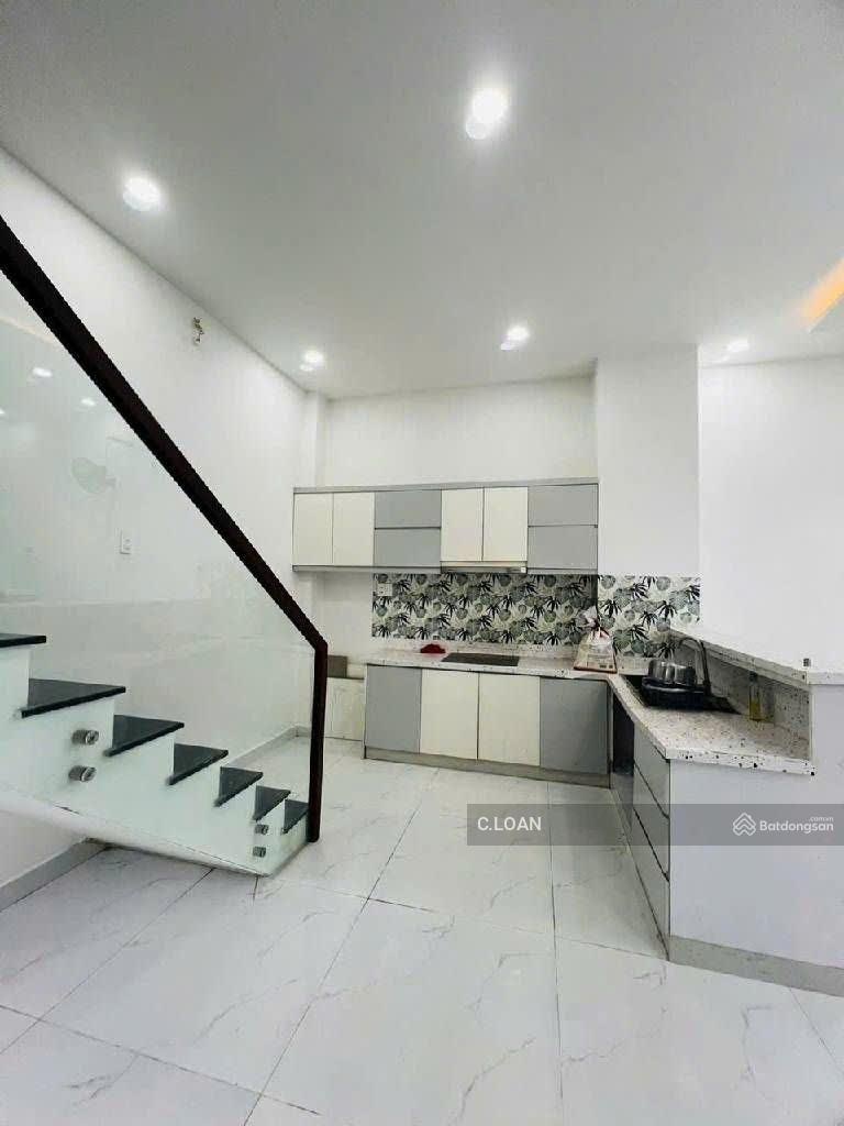 Bán nhà đẹp 3 tầng đường ô tô, dự án Osaka: Đường số 6, P.Long Trường, Q.9. Giá 4,8 tỷ (5,5m x 10m)