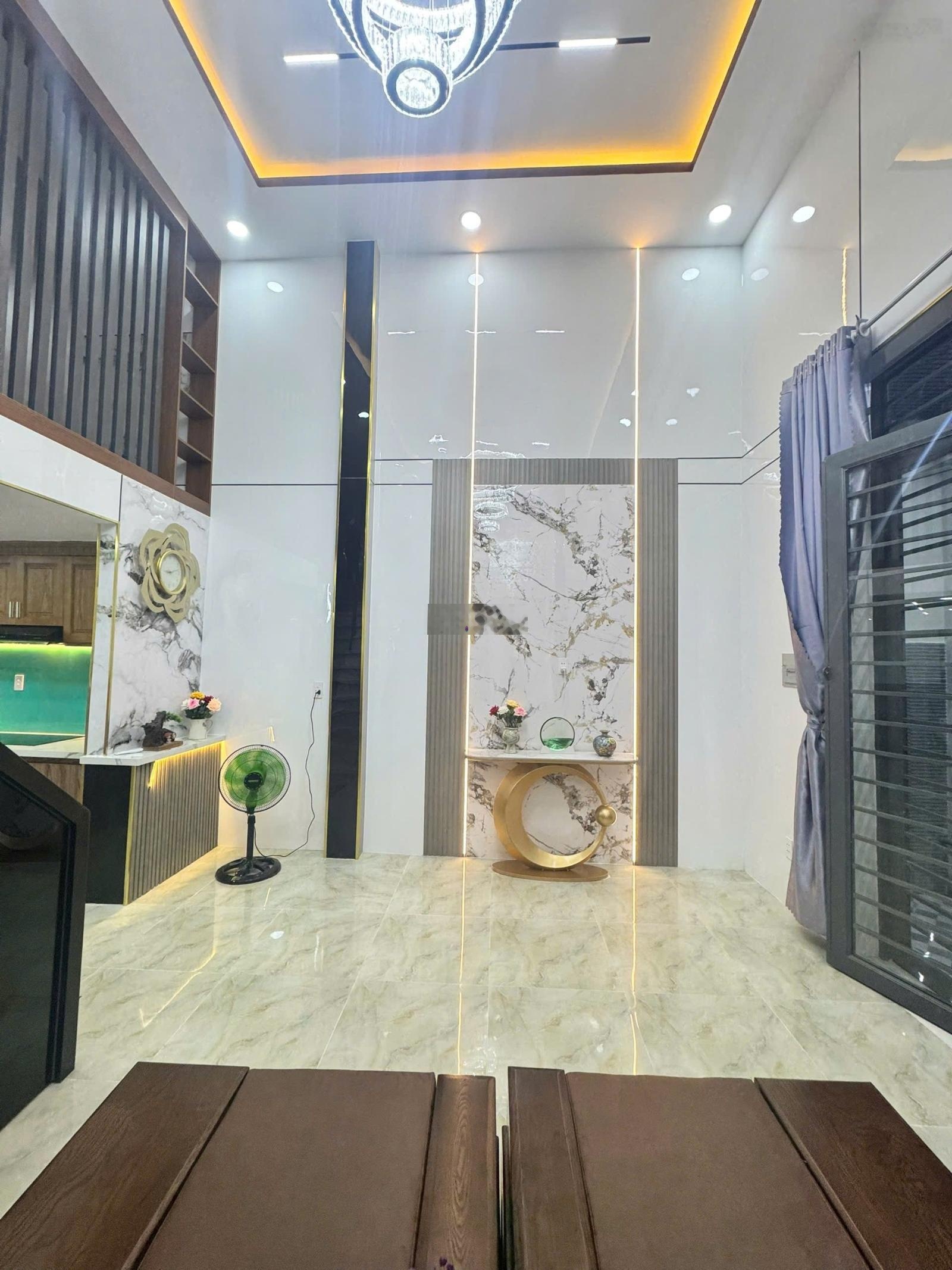 Hiếm! Nhà Tam Bình 61m2, ngang 5.2m 4PN ô tô đậu cửa giá mềm.