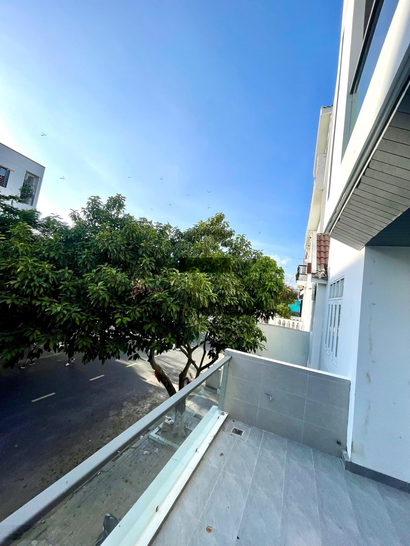 BÁN NHÀ 4Tầng MT THÍCH QUẢNG ĐỨC Phước Long Phường Nam Nha Trang 11,5 Tỷ