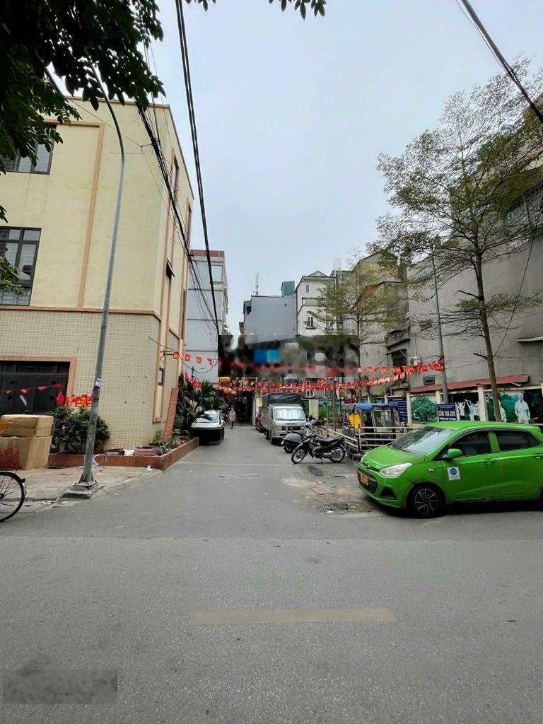 Bán nhà Hồng Mai - Bạch Mai, Hai Bà Trưng diện tích 50m2 ô tô đỗ cửa, 25m ra mặt phố, chỉ 10 tỷ hơn