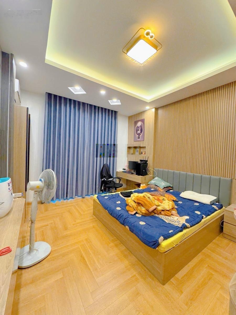 Lạc long quân 52m mt 4m . mặt ngõ thông kinh doanh ô tô đỗ cửa 6 tầng thang máy nhà mặt