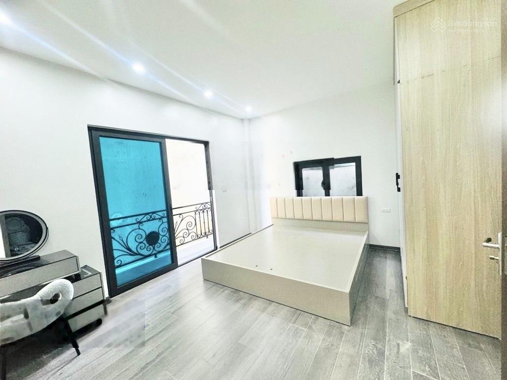 Giảm chàophúc lợi, long biên, 33m2 x 5 tầng mới tinh, tặng full nội thất