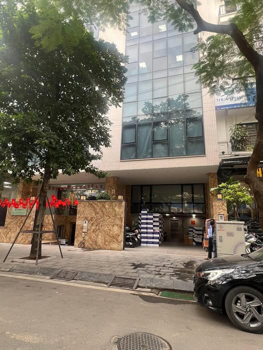 Bán nhà mặt phố Nguyễn Hoàng, trục kinh doanh sầm uất, 8 tầng