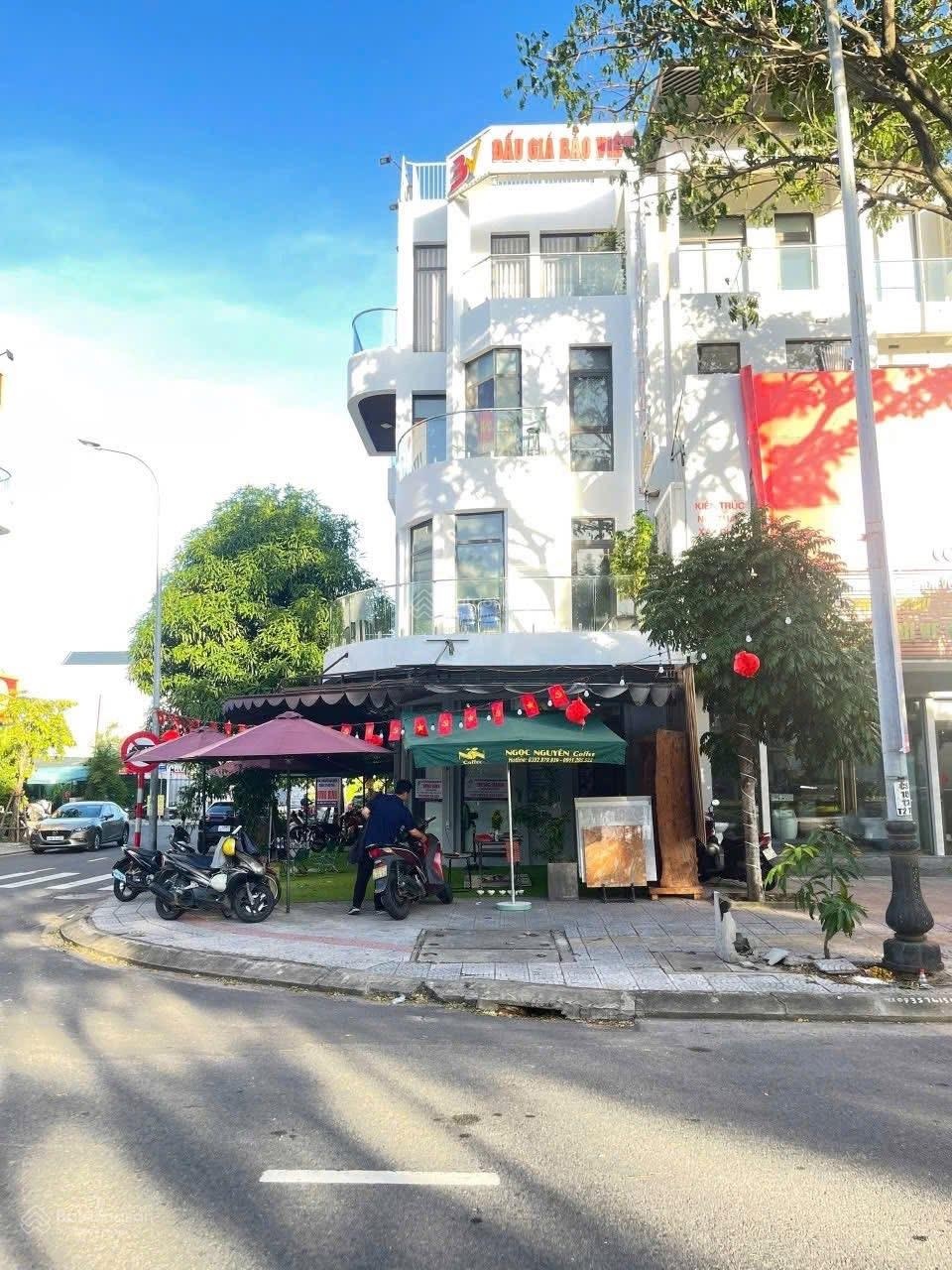 Gia đình cần bán gấp shophouse 4,5 tầng mặt tiền Nguyễn Sinh Sắc, kinh doanh sầm uất Đà Nẵng