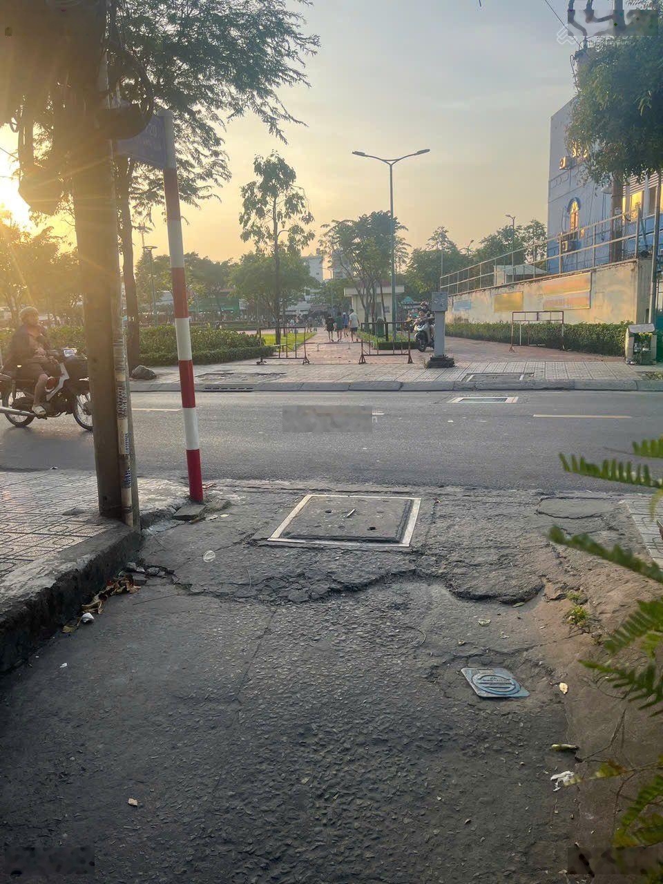 Bán nhà đông hưng thuận dt 4*18 hiện có 6 phòng trọ đang cho thuê 12/tháng.giá 4t300 thương lượng