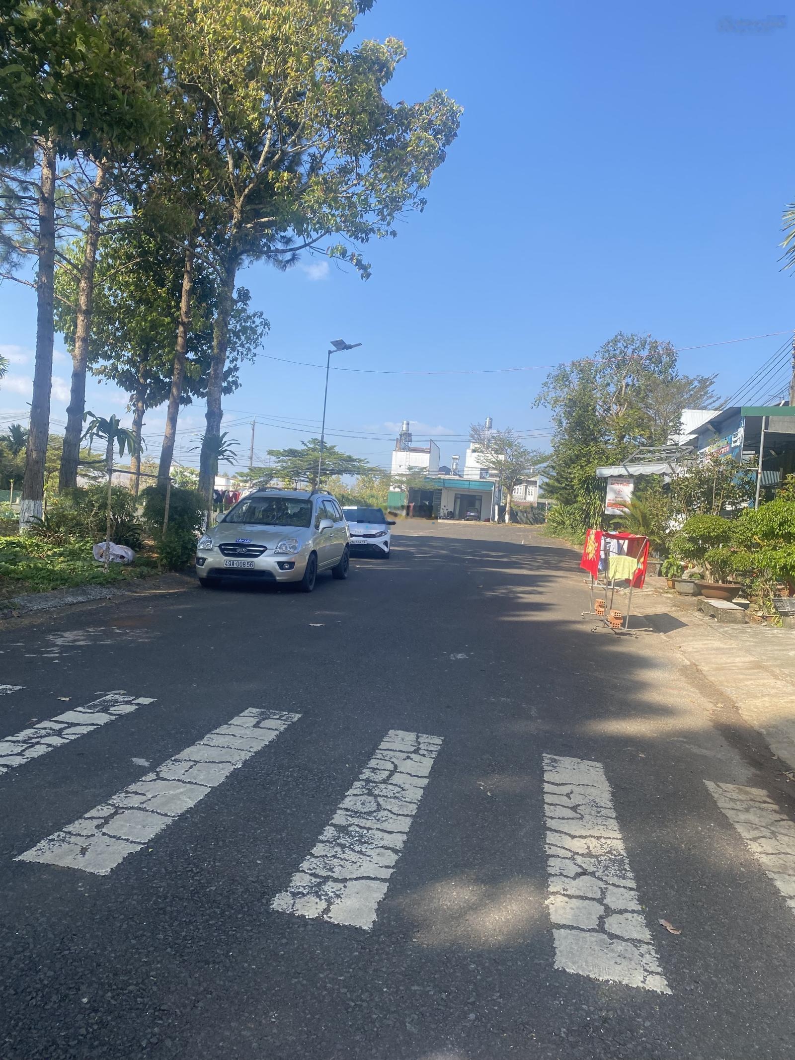 Bán đất khu Đông hồ Nam phương - Phạm Ngọc Thạch, Bảo Lộc