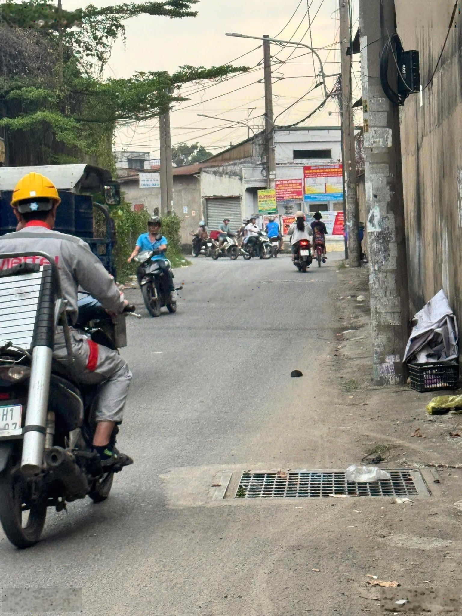 Mặt tiền kinh doanh, nhà cấp 4 gác lửng gần vòng xoay An Phú, Thuận An