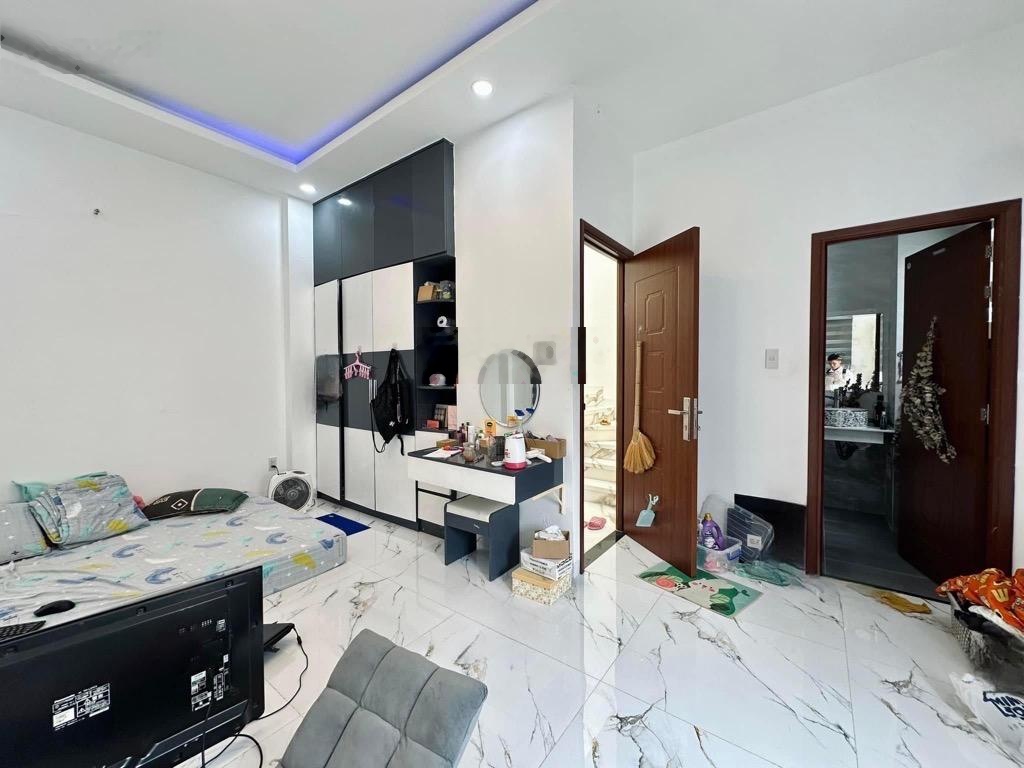 Sát mặt tiền đường (10m) khu dân trí cán bộ về hưu - cực kỳ an ninh yên tĩnh