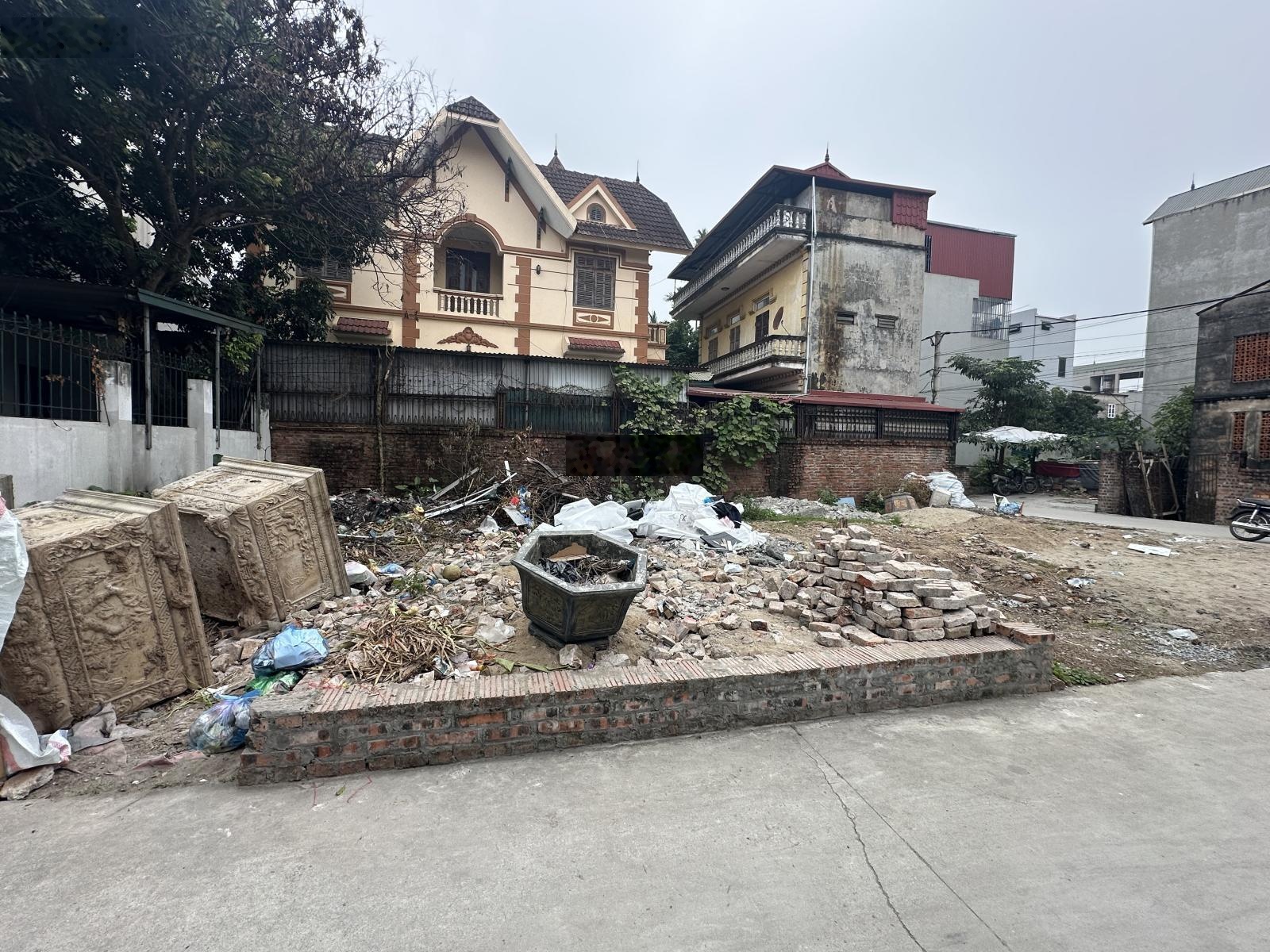 Chính chủ gửi bán nhanh lô đất 40m2 x mt=mh 4m vuông vắn. ngõ thông - ô tô ngủ trong đất