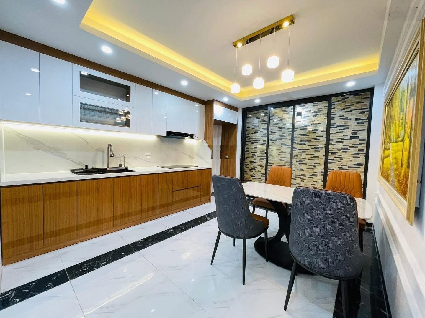 Hot giảm giá cuối năm! Tây Sơn, 1 nhà ra phố, ngõ thông, cạnh Chùa Bộc phố kinh doanh, 39m2*5T