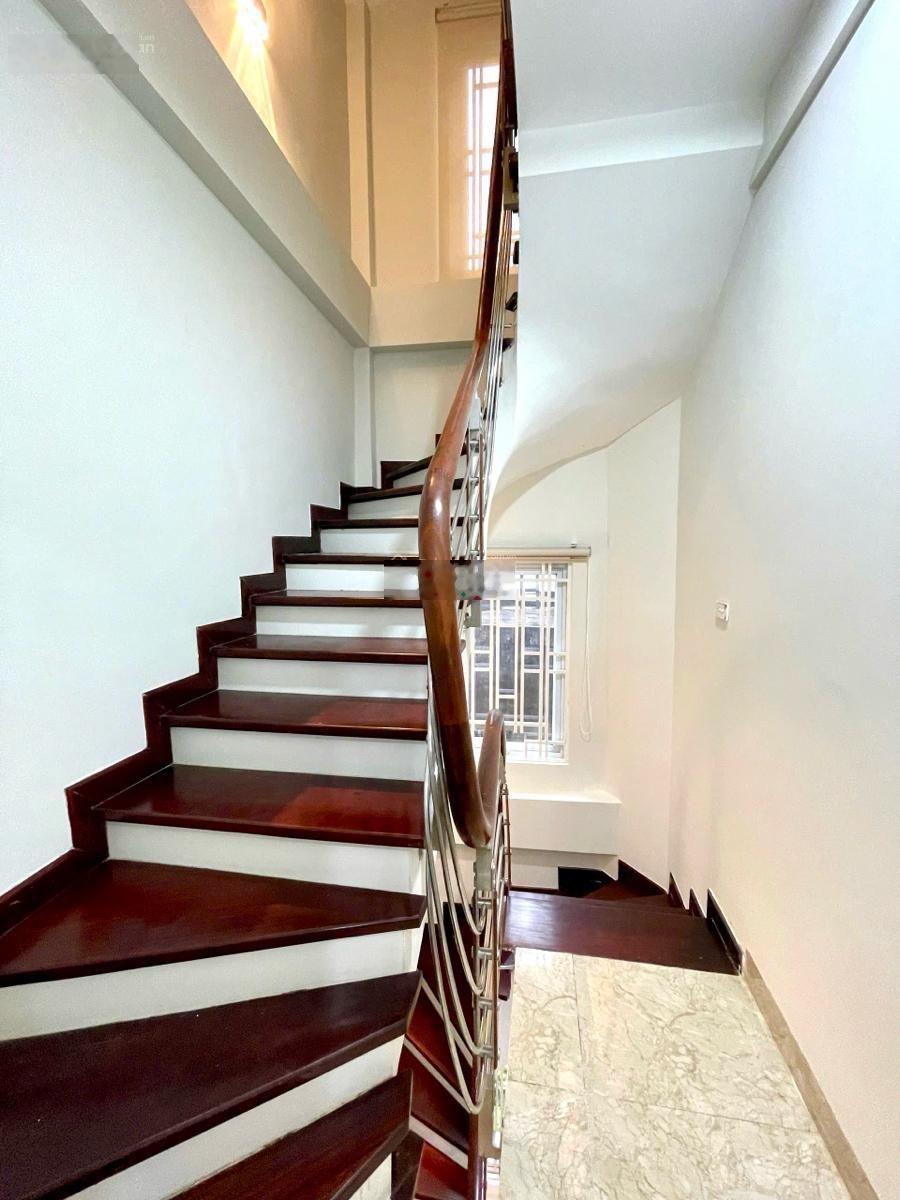 Sát mặt phố Hoàng Hoa Thám lô góc 3 thoáng Ba Đình