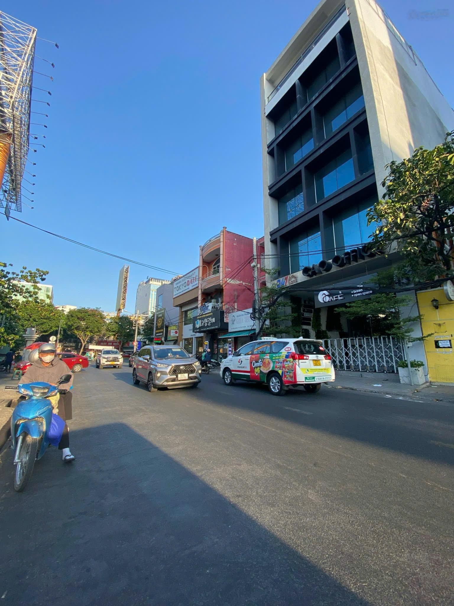 Bán nhà mặt tiền Lê Văn Sỹ, P.10 Phú Nhuận 174.8m² ngân hàng thuê 161tr/th giá giảm về 65 tỷ