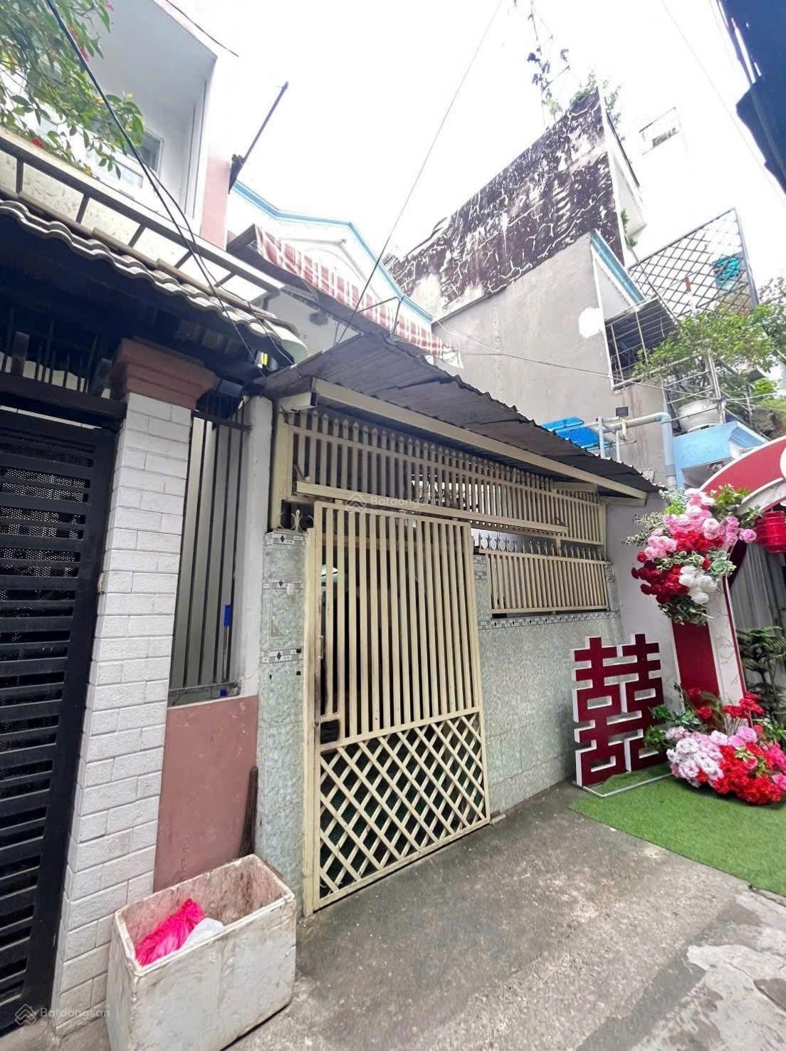 Bán nhà riêng 72m2, Trần Xuân Soạn, Q7, dt 4m x 17m nhà 2 tầng 6pn hxh , giá bán 6,8 tỷ.