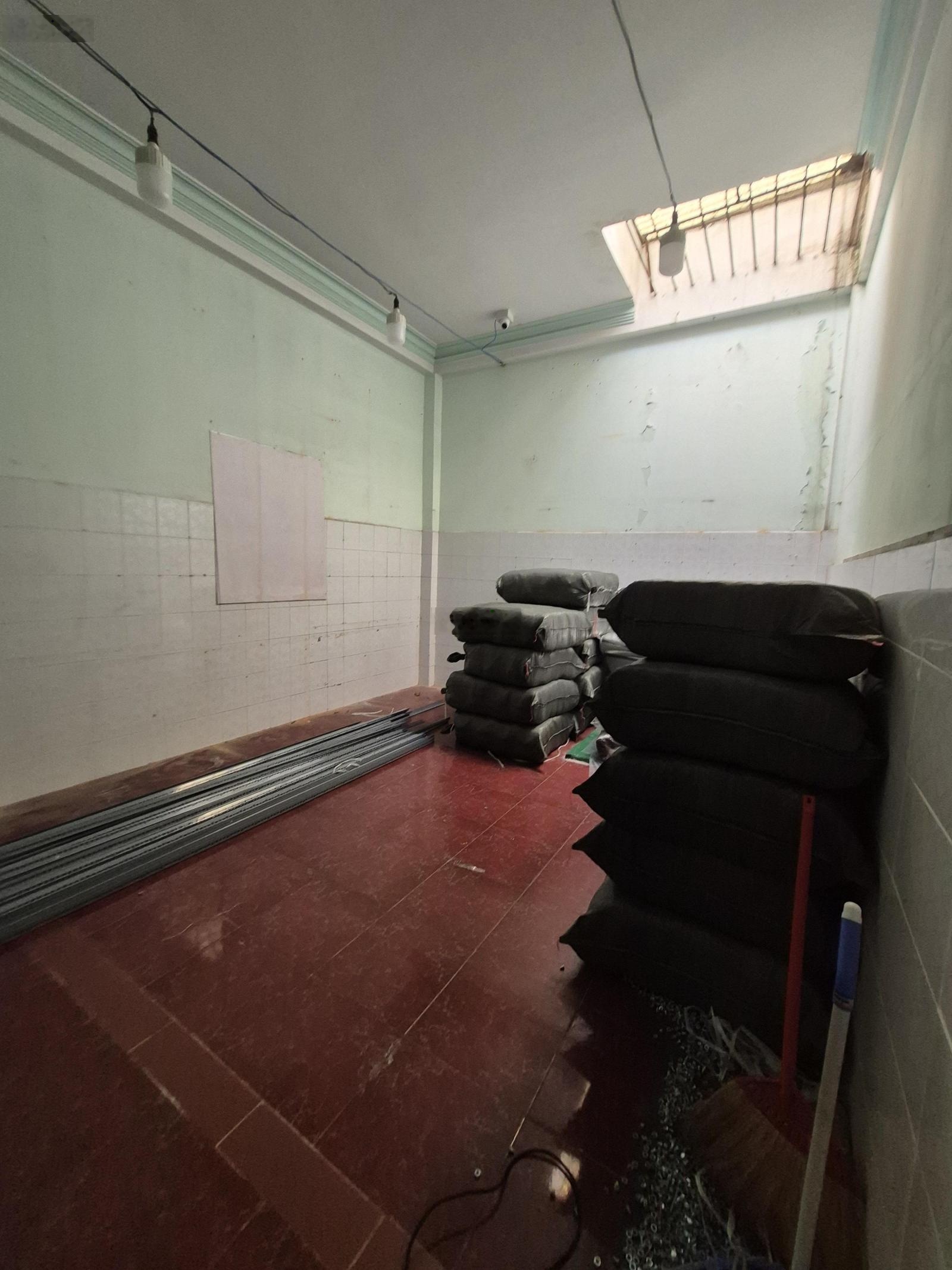 MTKD nhà kho 8x20m, 1 lầu, 1 sân thượng. Tổng sàn sử dụng 320m2 giá 30 tr/th