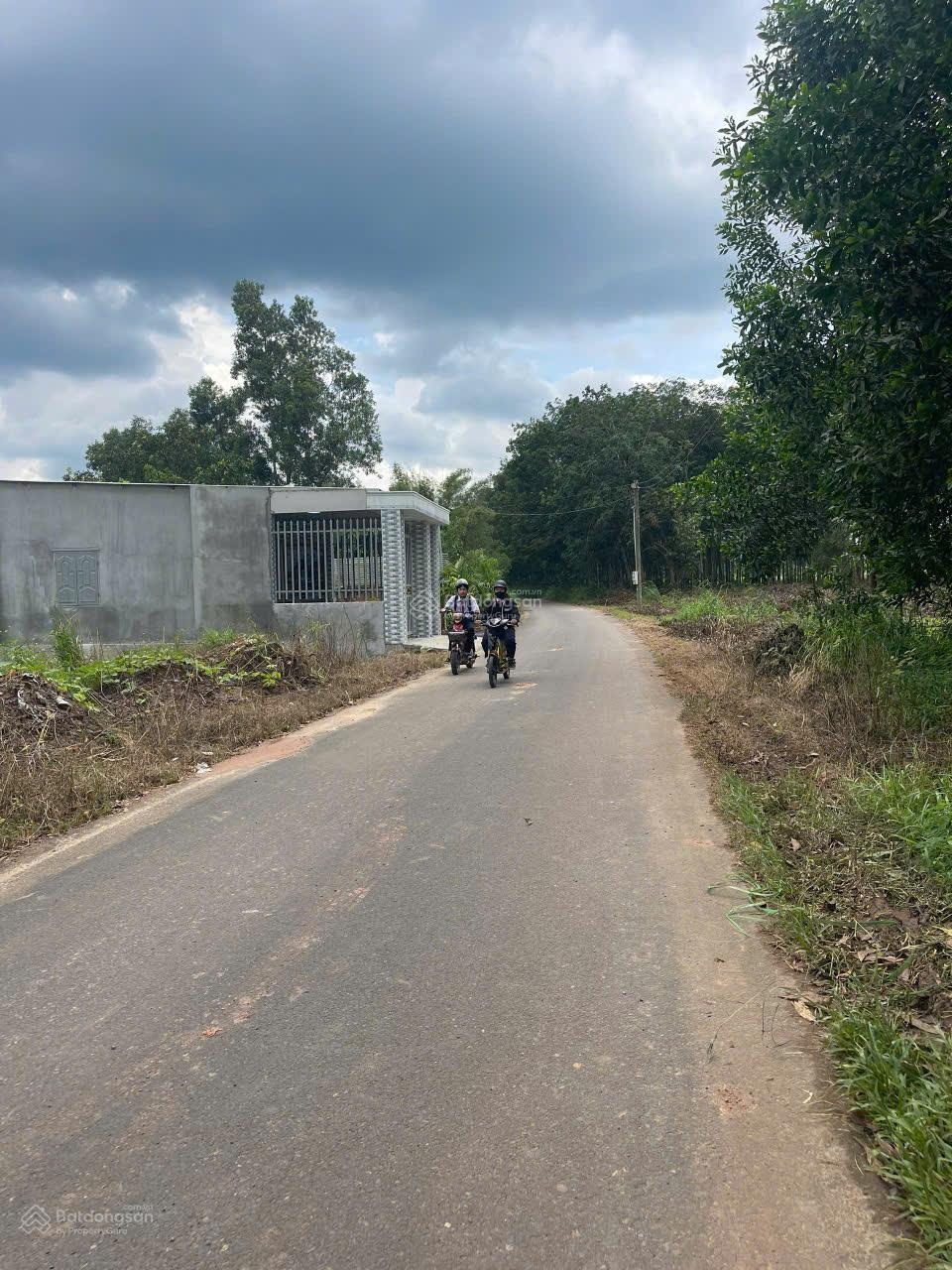 bán lô đất mặt tiền đường nhựa liên ấp ,xã an viễn trảng bom đồng nai sổ riêng thổ cư giá 1ty050