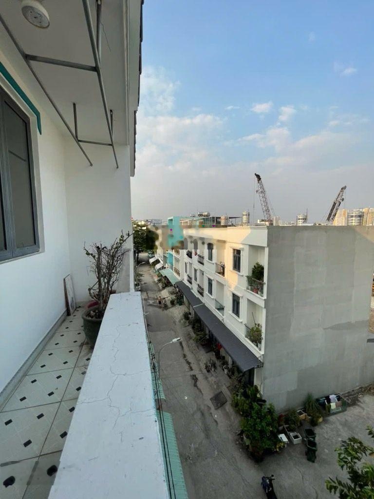 Bán nhà - Võ Văn Kiệt kế KDC Nam Hùng Vương, nhà 4 tầng ngang 5m x 10,33m - DTSD 156,5m2